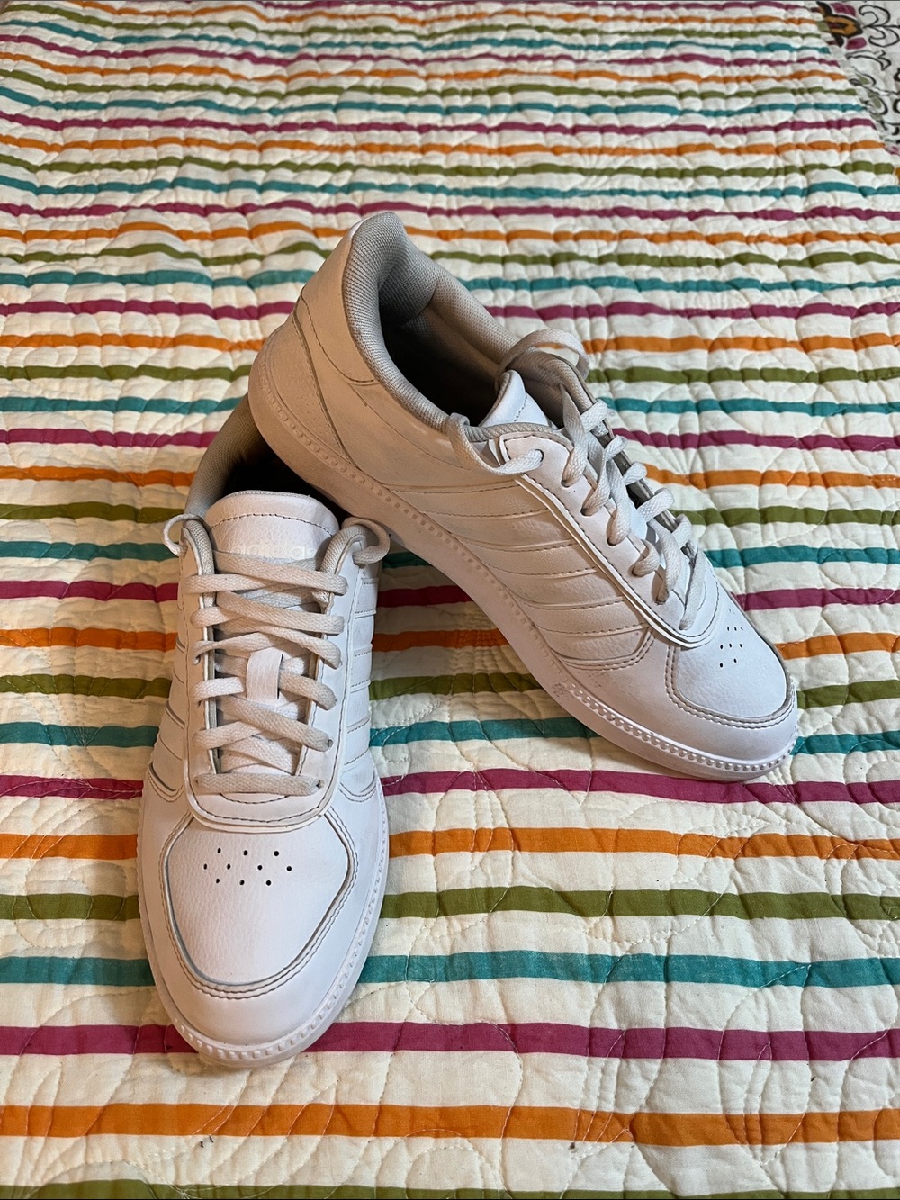 Girls “white on white” Vegan Adidas size 6 Youth/ladies